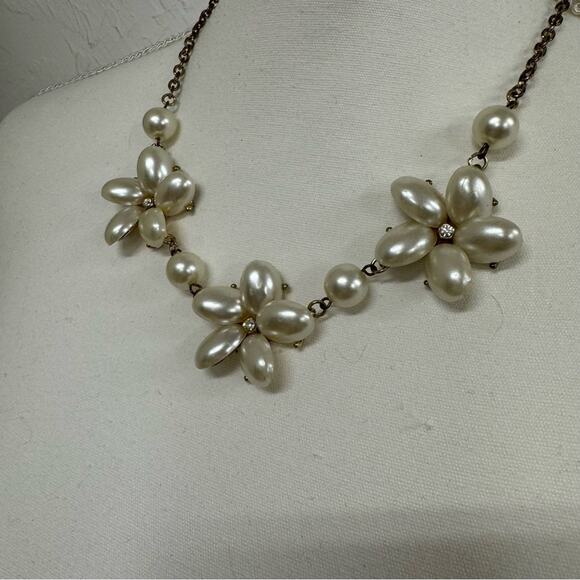 Faux Pearl Cluster Floral Statement Necklace - Picture 2 of 7